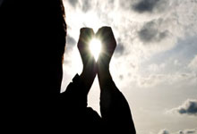 股票软件中10大排名:十大配资公司平台-AI唱主角！特斯拉发布“宏图4.0” 马斯克：未来80%价值来自机器人